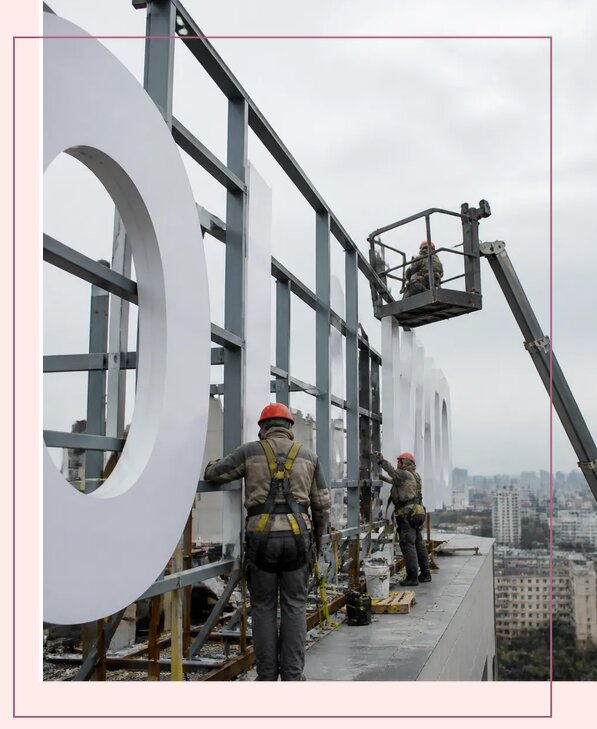 Изготовление и монтаж рекламы на крыше зданий в Валуйках